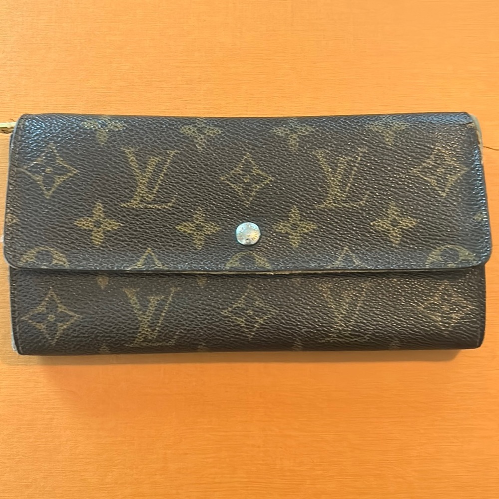 Authentic Louis Vuitton Monogram Sara Wallet